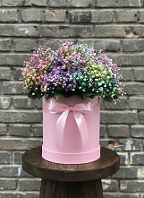 Цветочная композиция из Гипсофила и Розы в шляпной коробке в Вознесенской Краснодарского края