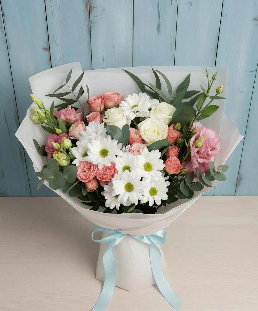Букет цветов из: Розы, Лизиантусы и Хризантемы в Вознесенской Краснодарского края