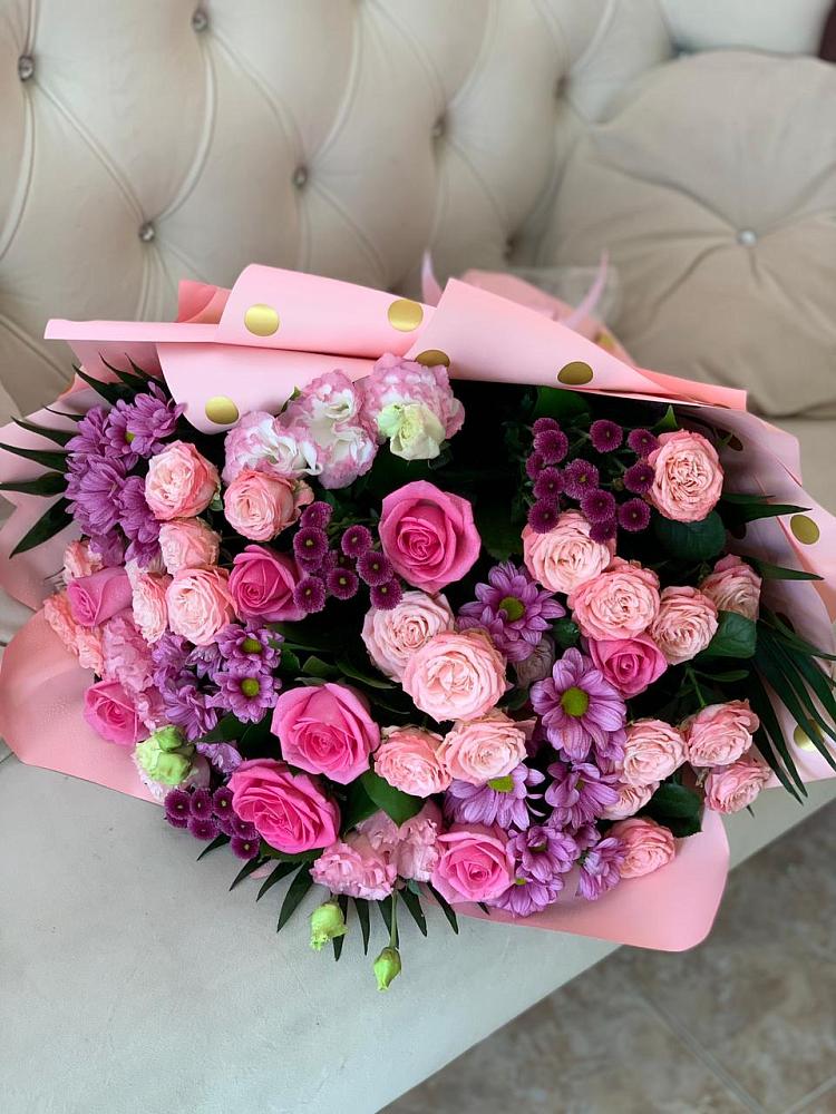 Букет цветов из: Хризантемы, Розы и Лизиантусы в Вознесенской Краснодарского края