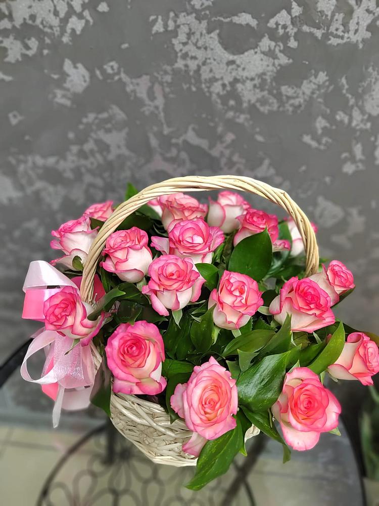 Цветочная композиция из Розы в корзине в Вознесенской Краснодарского края