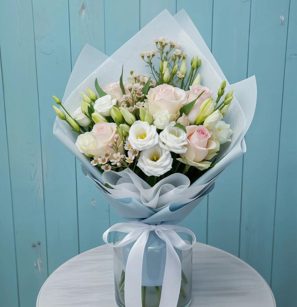 Букет цветов из: Розы и Лизиантусы в Вознесенской Краснодарского края