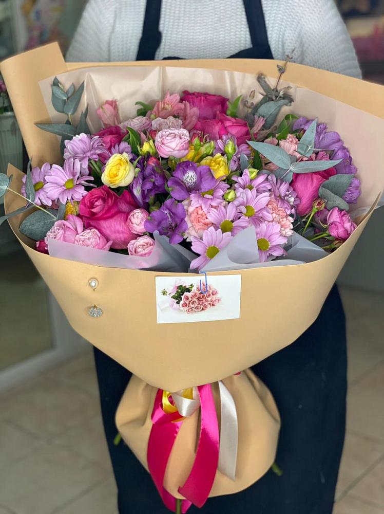 Букет цветов из: Хризантемы, Гвоздики и Альстромерии в Вознесенской Краснодарского края