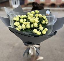 Букет Белые кустовые розы Солинеро в Вознесенской Краснодарского края