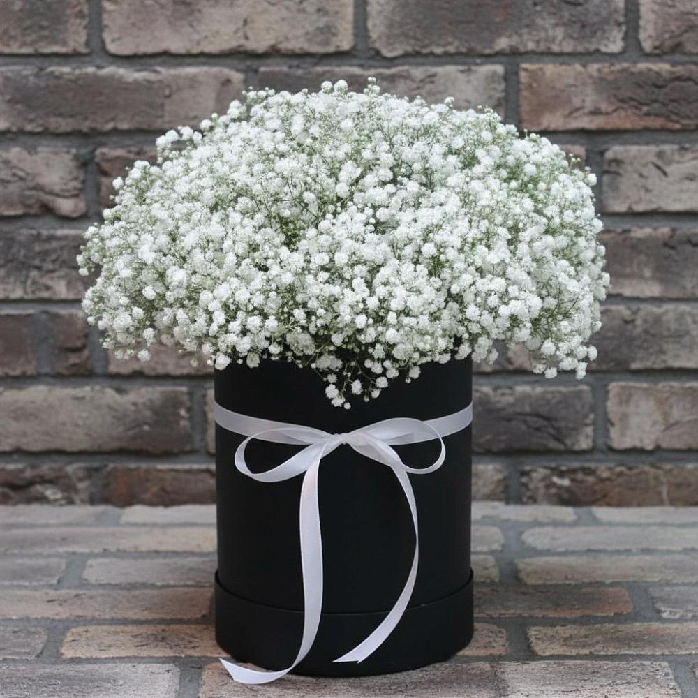 Цветочная композиция из Гипсофила в шляпной коробке в Вознесенской Краснодарского края