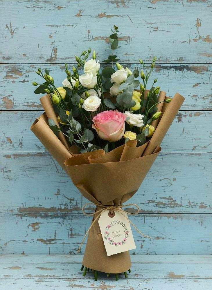 Букет цветов из: Розы и Лизиантусы в Вознесенской Краснодарского края