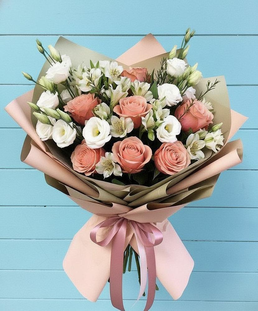 Букет цветов из: Розы, Альстромерии и Лизиантусы в Вознесенской Краснодарского края