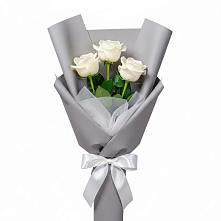 Букет 3 белые розы в Вознесенской Краснодарского края