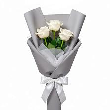 Букет 3 белые розы в Вознесенской Краснодарского края