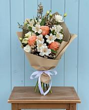 Букет цветов из:  Альстромерии, Лизиантусы, Розы и Хризантемы в Вознесенской Краснодарского края