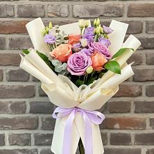 Букет цветов из:  Лизиантусы и Розы в Вознесенской Краснодарского края