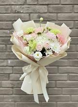 Букет цветов из:  Гвоздики, Розы, Лизиантусы и Хризантемы в Вознесенской Краснодарского края
