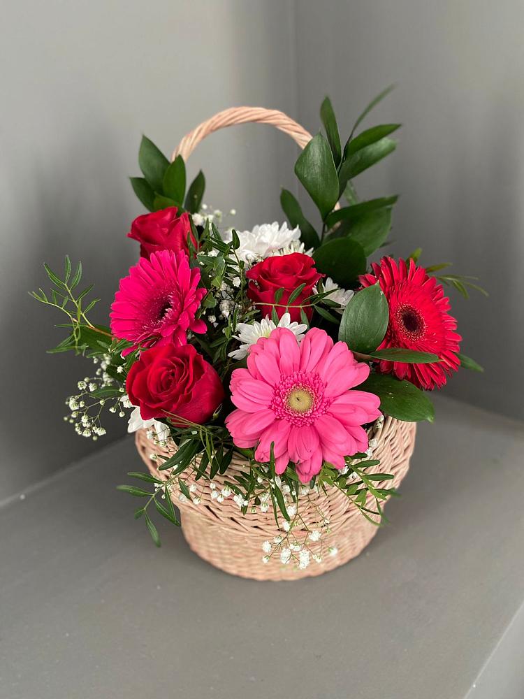 Цветочная композиция из Розы, Хризантемы и Герберы в корзине в Вознесенской Краснодарского края